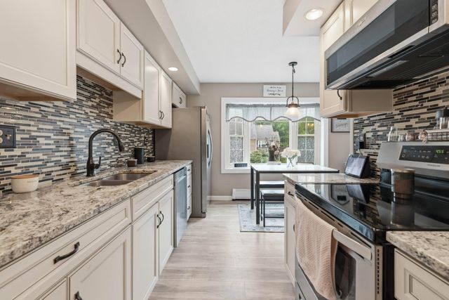 15 Walnut Circle, Merrimack, NH 03054