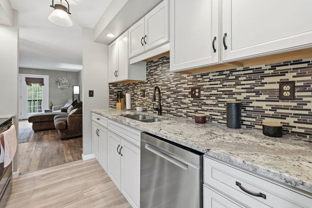 15 Walnut Circle, Merrimack, NH 03054