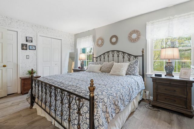 15 Walnut Circle, Merrimack, NH 03054