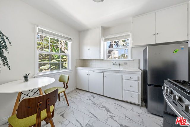 1238 S Beverly Glen Boulevard 9, Los Angeles, CA 90024
