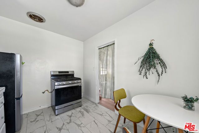 1238 S Beverly Glen Boulevard 9, Los Angeles, CA 90024