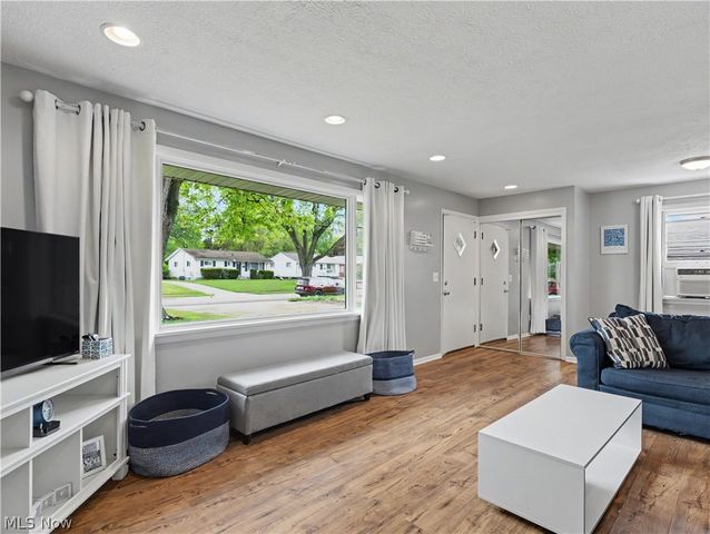 1140 Valley Drive NW, North Canton, OH 44720