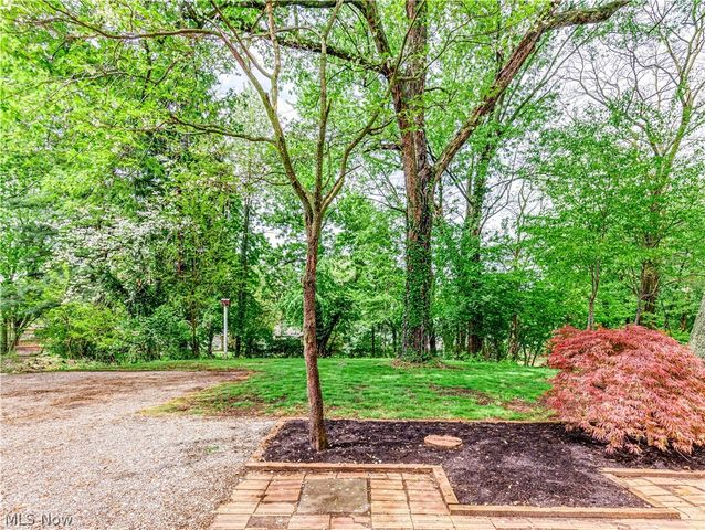 1140 Valley Drive NW, North Canton, OH 44720
