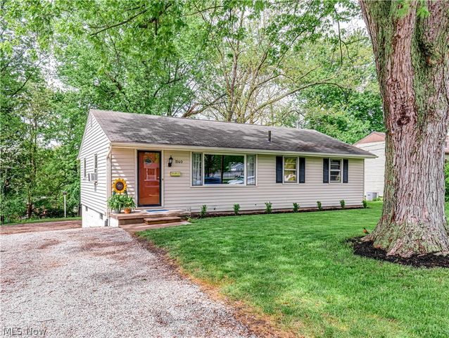 1140 Valley Drive NW, North Canton, OH 44720