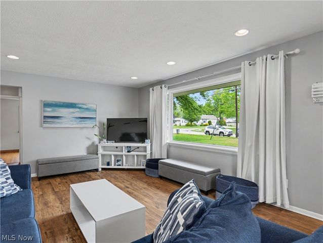 1140 Valley Drive NW, North Canton, OH 44720