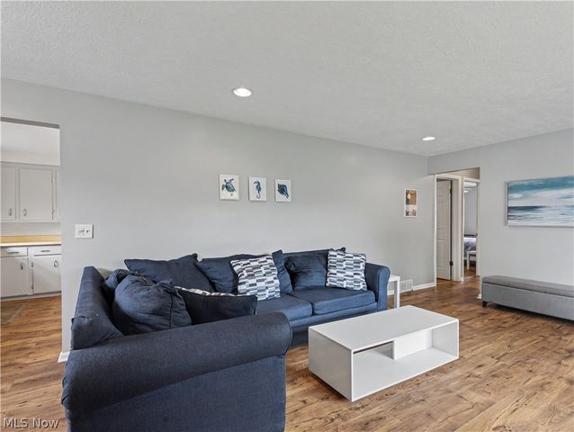 1140 Valley Drive NW, North Canton, OH 44720