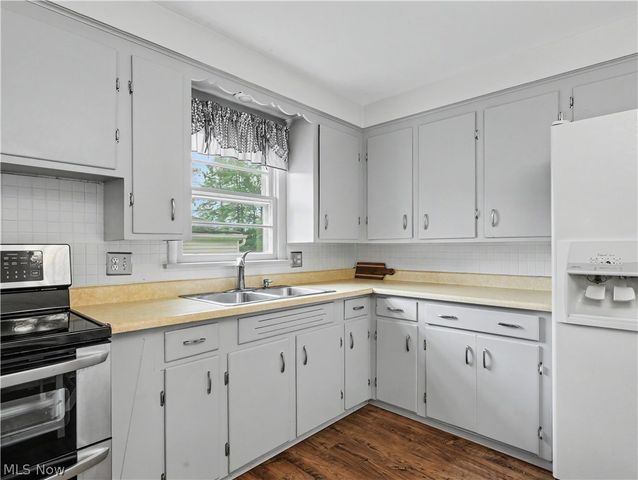 1140 Valley Drive NW, North Canton, OH 44720