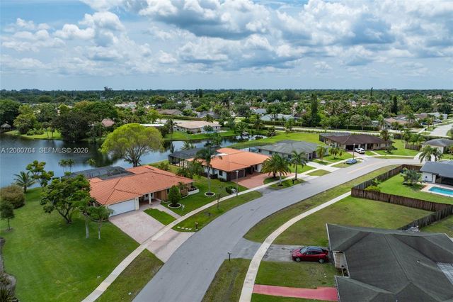 424 Sailboat Circle, Weston, FL 33326