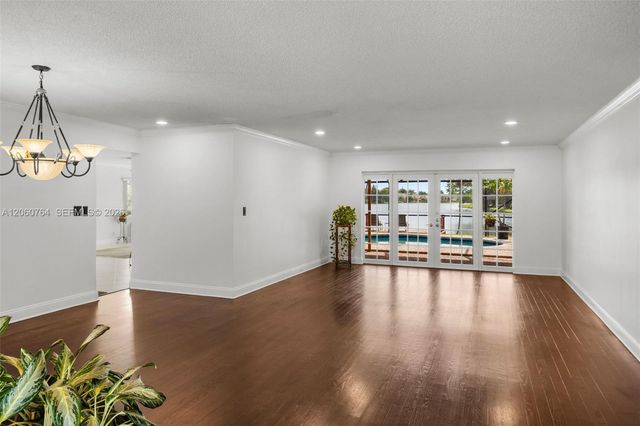 424 Sailboat Circle, Weston, FL 33326