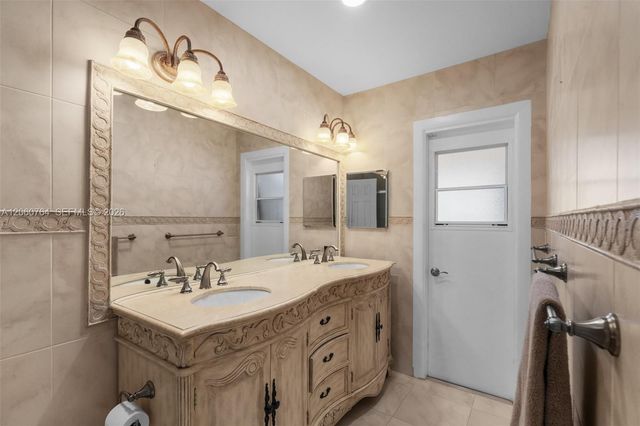 424 Sailboat Circle, Weston, FL 33326