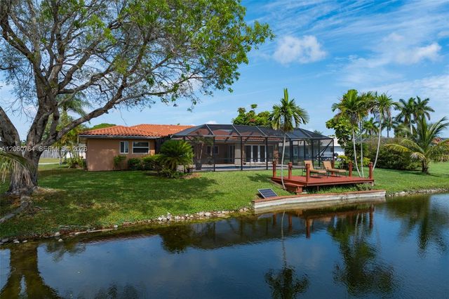 424 Sailboat Circle, Weston, FL 33326
