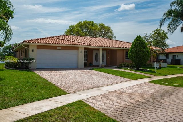 424 Sailboat Circle, Weston, FL 33326
