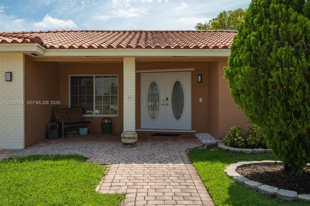 424 Sailboat Circle, Weston, FL 33326