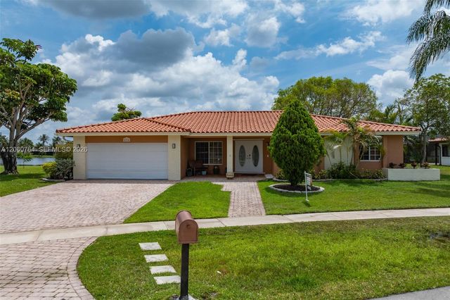 424 Sailboat Circle, Weston, FL 33326