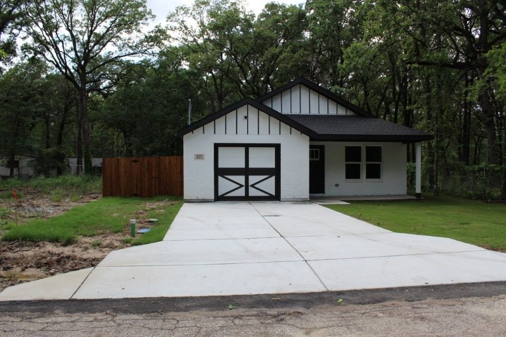 125 Chapperall Drive, Mabank, TX 75156