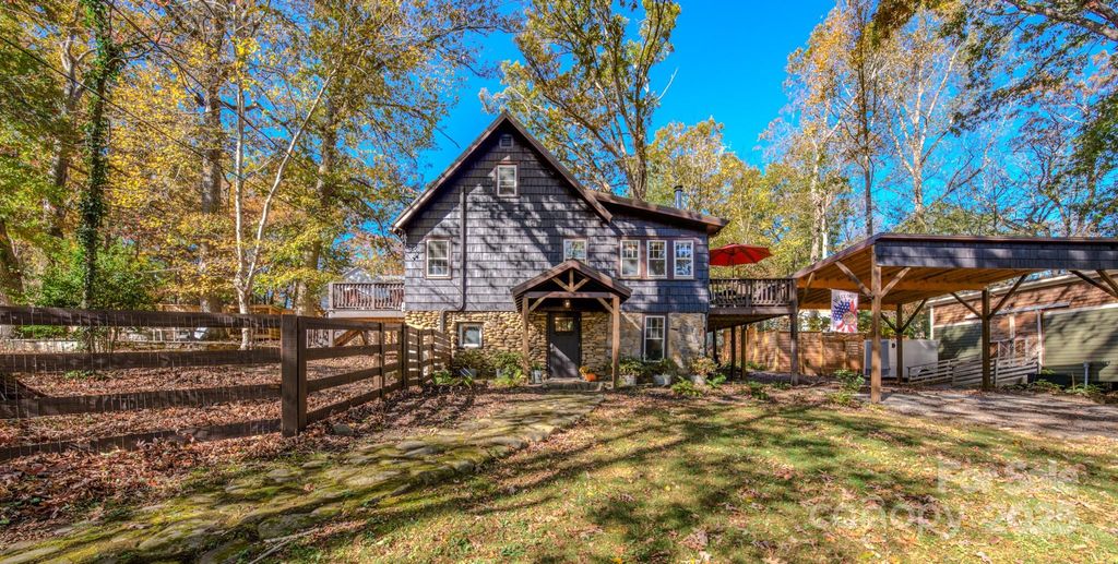 597 Tomahawk Avenue, Black Mountain, NC 28711