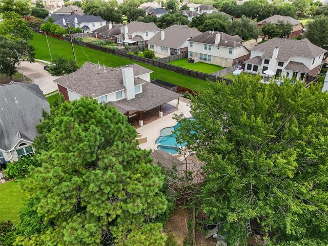 2322 Meadow Briar Drive, Sugar Land, TX 77498