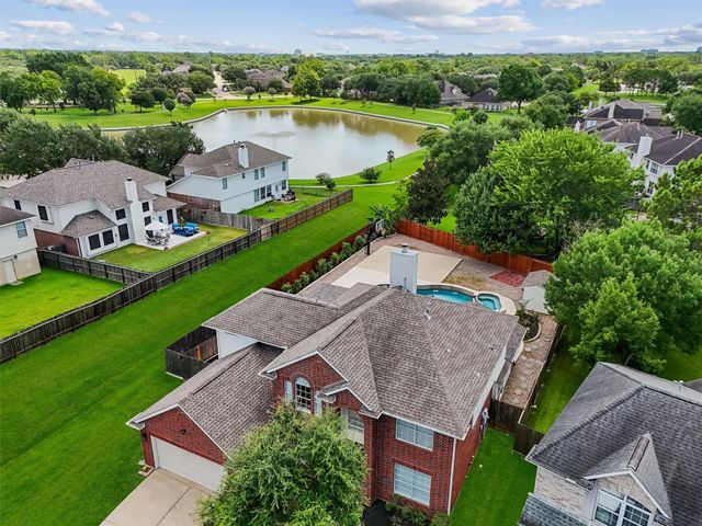 2322 Meadow Briar Drive, Sugar Land, TX 77498