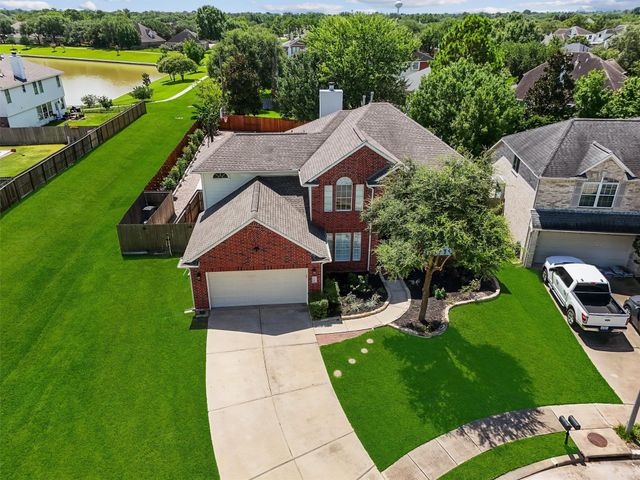 2322 Meadow Briar Drive, Sugar Land, TX 77498