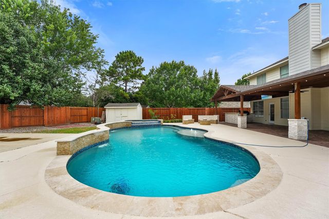 2322 Meadow Briar Drive, Sugar Land, TX 77498