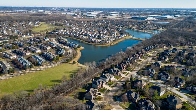 2667 Charter Oak Drive, Aurora, IL 60502