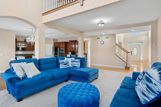 2667 Charter Oak Drive, Aurora, IL 60502