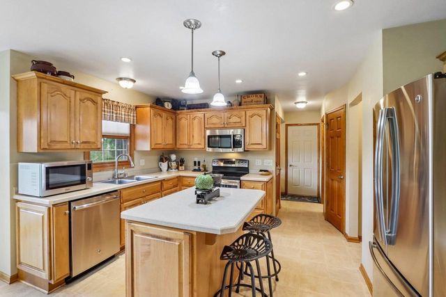 652 Fairway Circle, Jefferson, WI 53549