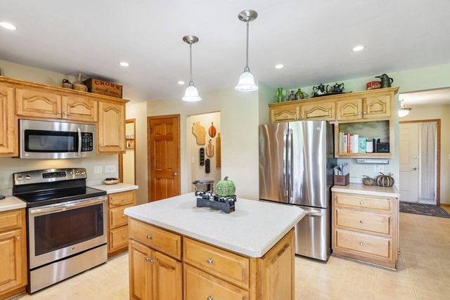 652 Fairway Circle, Jefferson, WI 53549
