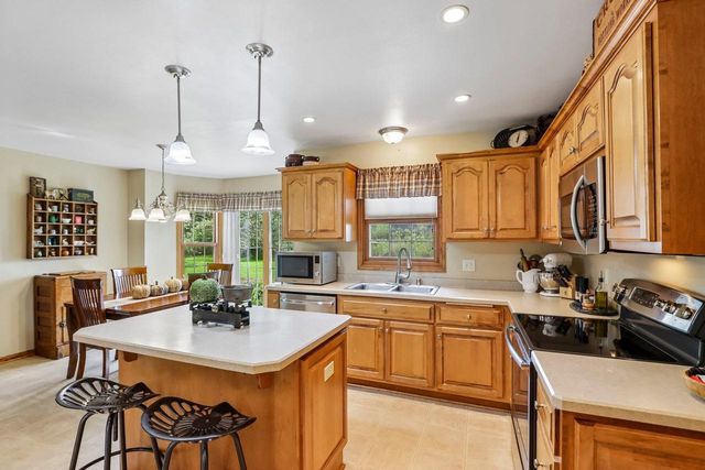 652 Fairway Circle, Jefferson, WI 53549