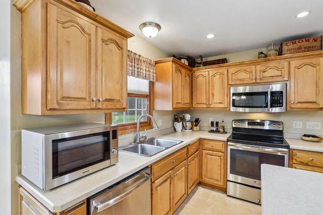 652 Fairway Circle, Jefferson, WI 53549