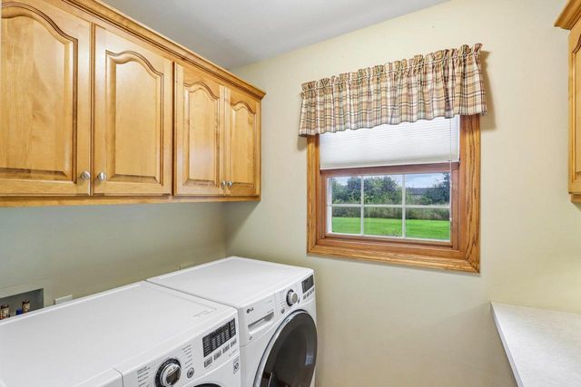 652 Fairway Circle, Jefferson, WI 53549