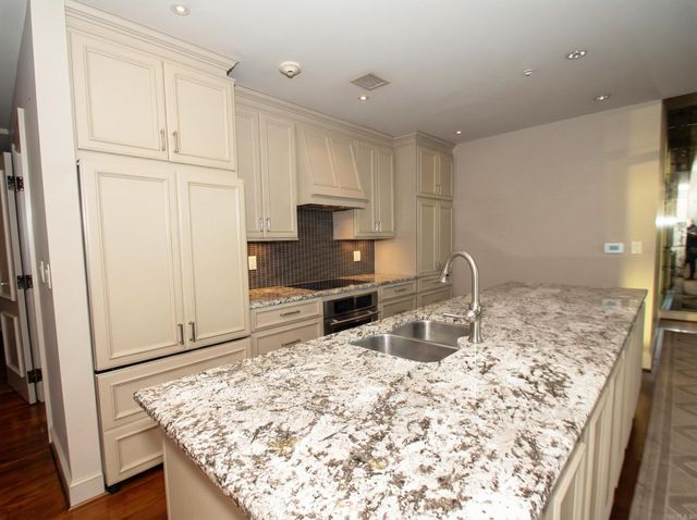 300 E 3rd St Apt 1504, Little Rock, AR 72201