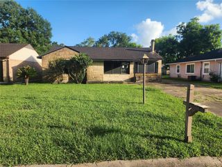 920 Nottingham Drive, Angleton, TX 77515