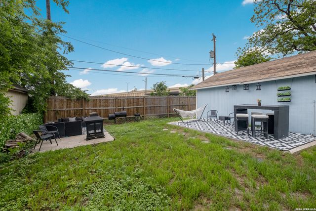 1318 Edison Dr, San Antonio, TX 78201