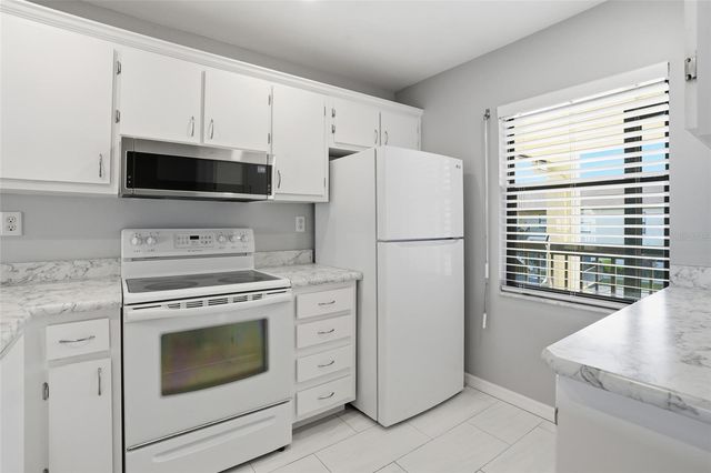 9270 LAKE PARK DRIVE 201, Fort Myers, FL 33919