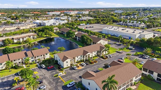 9270 LAKE PARK DRIVE 201, Fort Myers, FL 33919