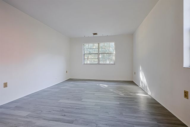 5 Louisburg Sq Apt 11, Nashua, NH 03060