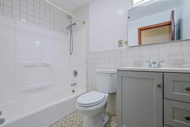 5 Louisburg Sq Apt 11, Nashua, NH 03060