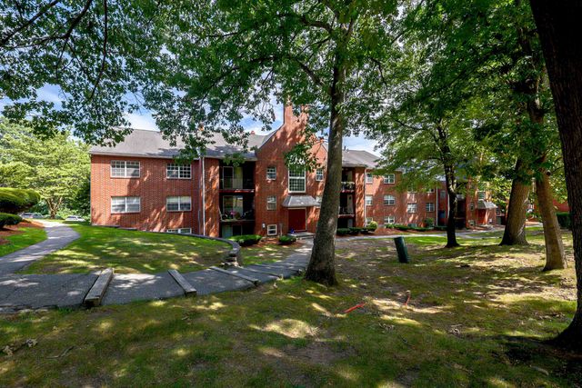 5 Louisburg Sq Apt 11, Nashua, NH 03060