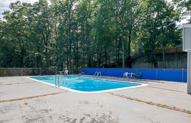 5 Louisburg Sq Apt 11, Nashua, NH 03060