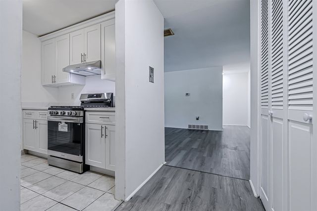 5 Louisburg Sq Apt 11, Nashua, NH 03060