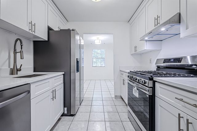5 Louisburg Sq Apt 11, Nashua, NH 03060