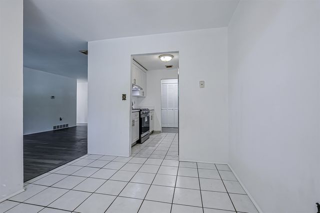 5 Louisburg Sq Apt 11, Nashua, NH 03060