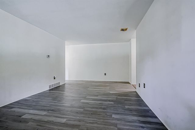 5 Louisburg Sq Apt 11, Nashua, NH 03060