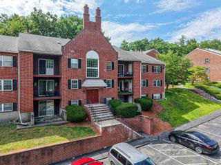 5 Louisburg Sq Apt 11, Nashua, NH 03060