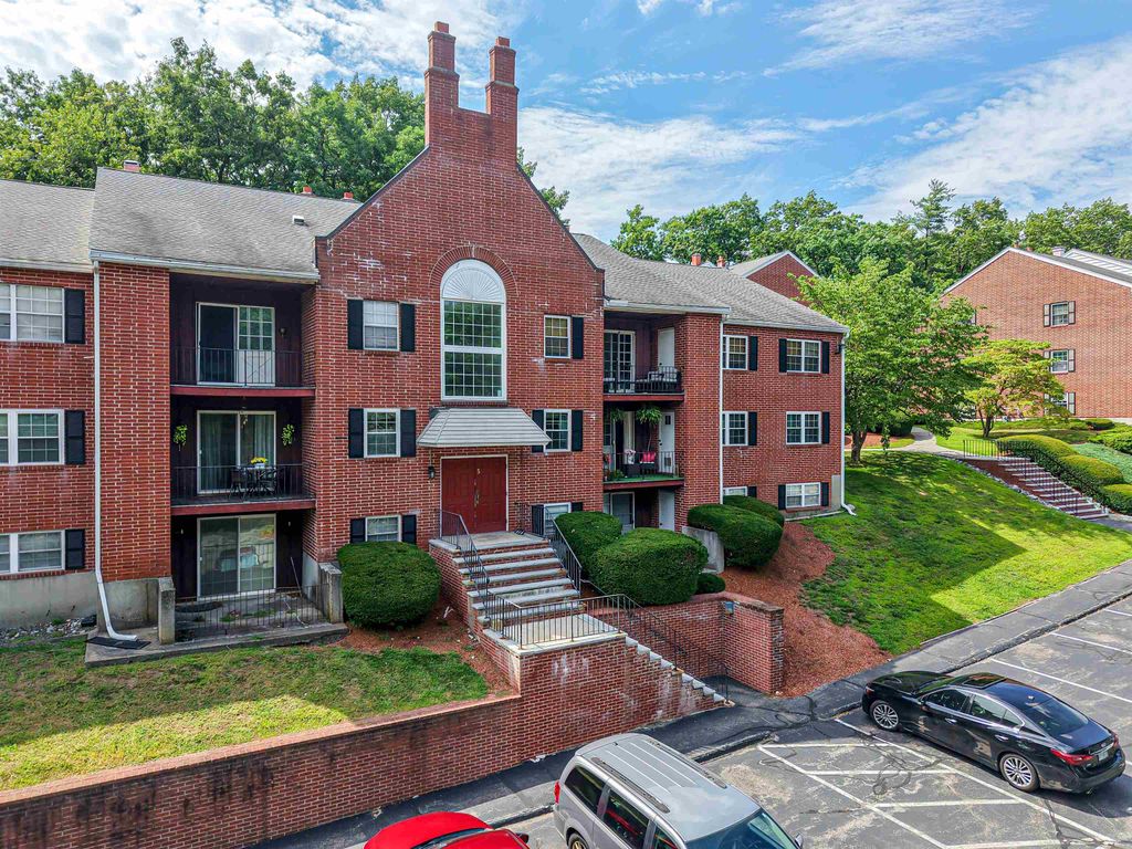 5 Louisburg Sq Apt 11, Nashua, NH 03060
