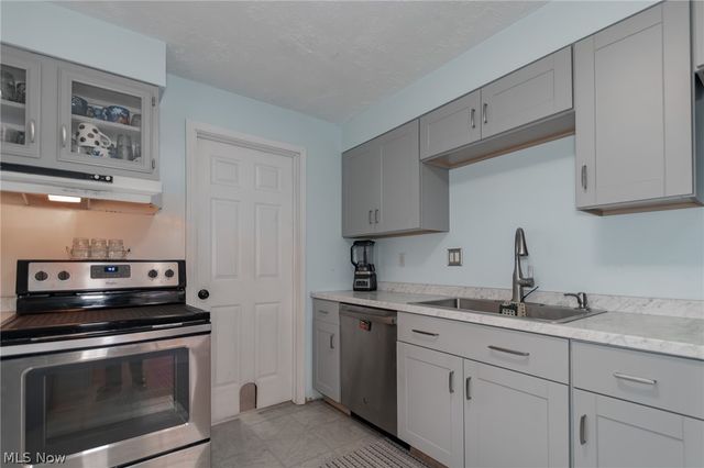 7165 Anthony Court, Madison, OH 44057