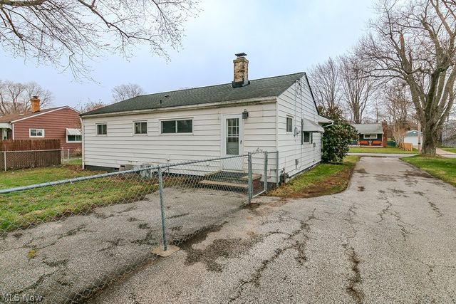 7165 Anthony Court, Madison, OH 44057