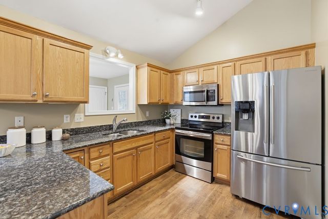 124 Kennon Pointe Ct, Colonial Heights, VA 23834