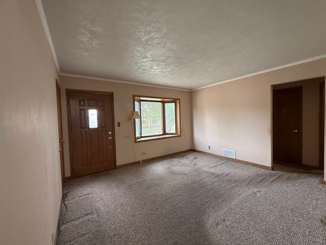 532 Montrose St., Salina, KS 67401